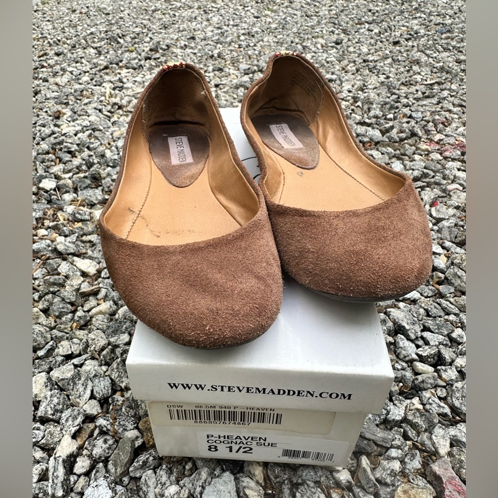 Steve Madden suede camel flats in good condition size 8 1/2